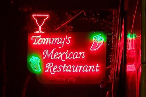Tommy's Neon Sign