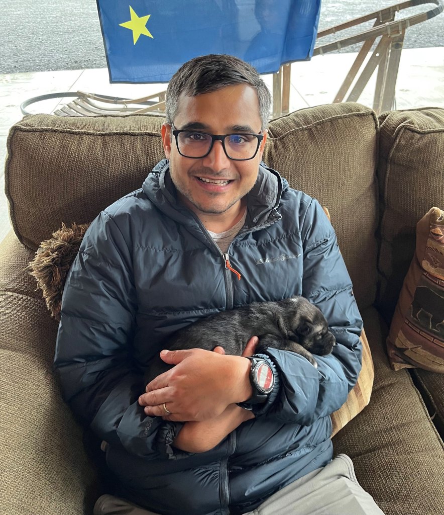 Man holding a puppy