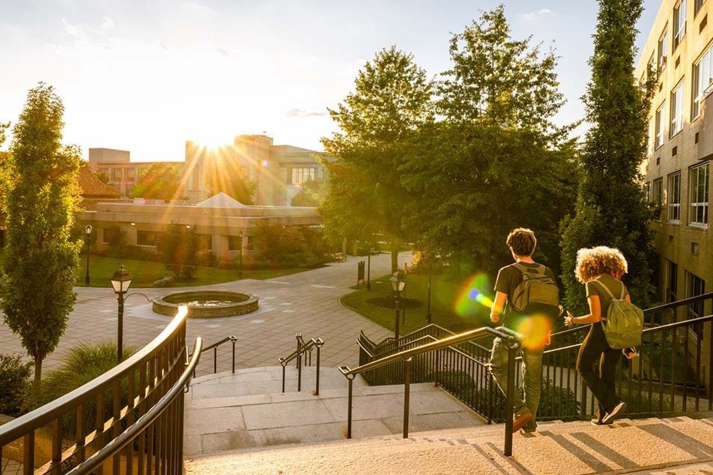 Students in the morning walking on a college campus.